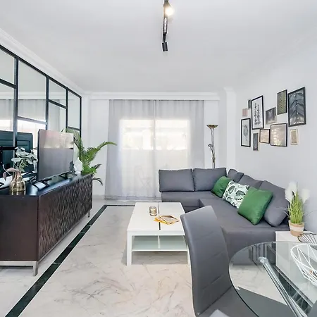 公寓 Bhost - Marina Banus 马尔韦利亚