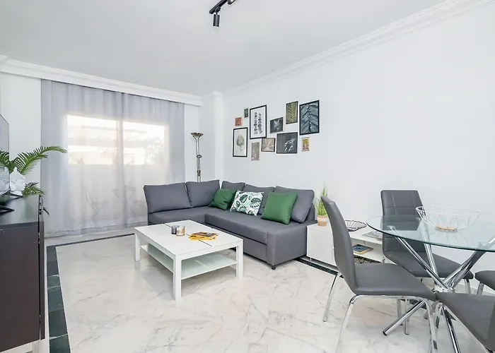 Bhost - Marina Banus Apartament *