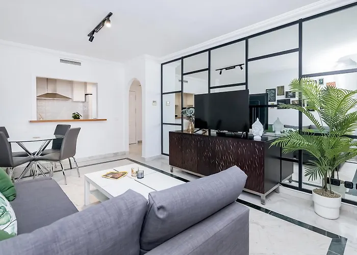 Bhost - Marina Banus Apartament *
